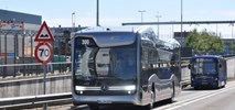 Autobus Mercedesa „bez kierowcy” wyjeżdża na trasę. Rewolucja?