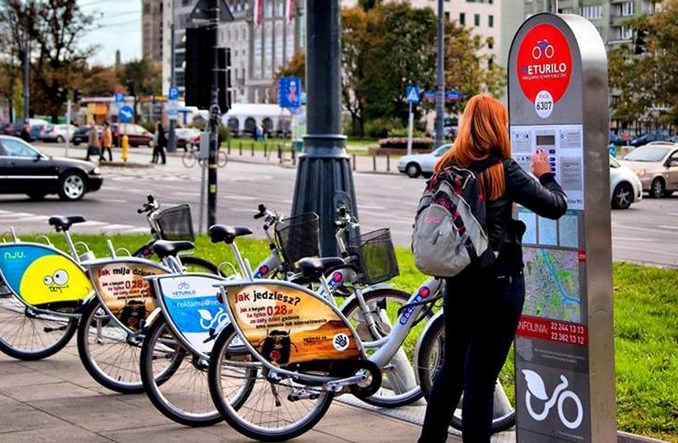 Warszawa: Łatają rowerowe dziury. Uda się skleić sprawną sieć do 2020 roku?