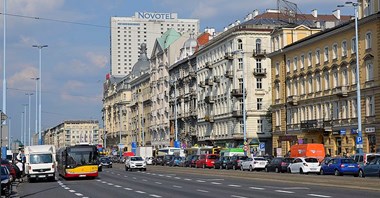 Fatalny smog w Polsce. Warszawa i Kraków z bezpłatną komunikacją