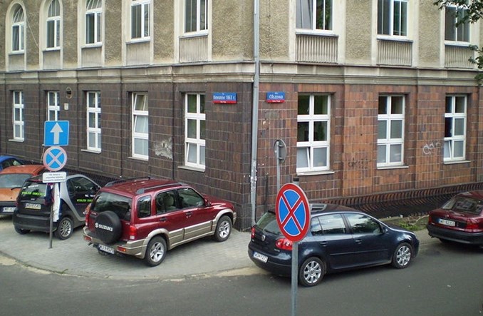 Warszawa. Bez parkowania na chodnikach i ciągów pieszo-rowerowych