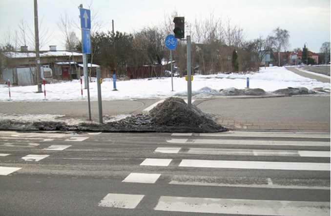 Zasnieżona droga rowerowa. Jechać czy nie?