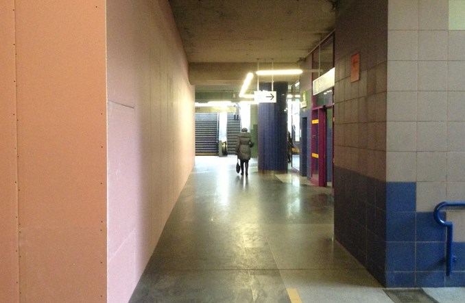 Metro: Przebijają ścianę na Świętokrzyskiej