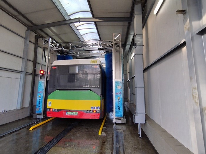 NOWA MYJNIA AUTOBUSOWA W MZK BIAŁA PODLASKA ROK 2025 ZAMKNIEMY LICZBĄ 10 INSTALACJI W PRZEDSIĘBIORSTWACH KOMUNIKACJI PUBLICZNEJ!