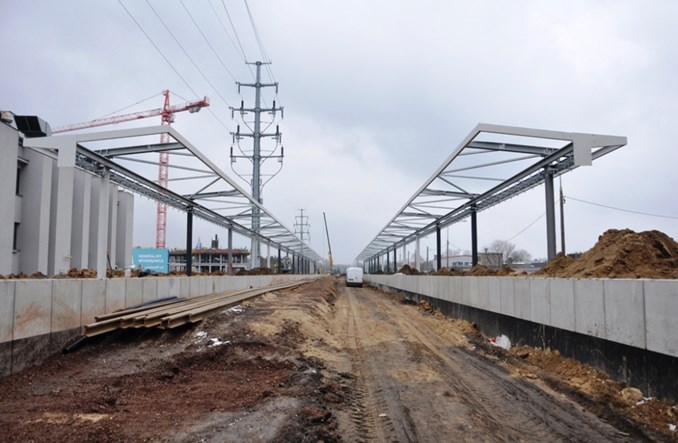 Kolejne bunkry utrudniają remont linii obwodowej. Otwarcie w poł. 2018 r. Kolejne bunkry utrudniają remont linii obwodowej. Otwarcie w poł. 2018 r.
