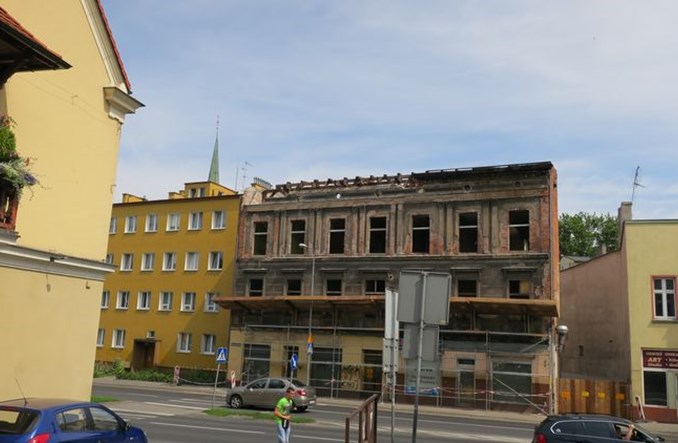 Bydgoszcz: Ruszyły wyburzenia pod tramwaj i jezdnię na Kujawskiej