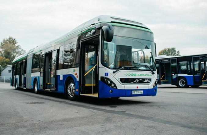 Kraków. Volvo dostarczyło 12 przegubowych autobusów
