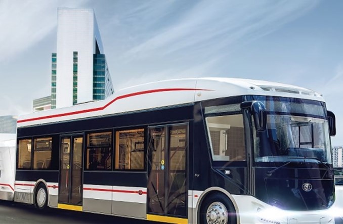 Rosja. Autobus elektryczny z bateriami… w przyczepie Rosja. Autobus elektryczny z bateriami… w przyczepie