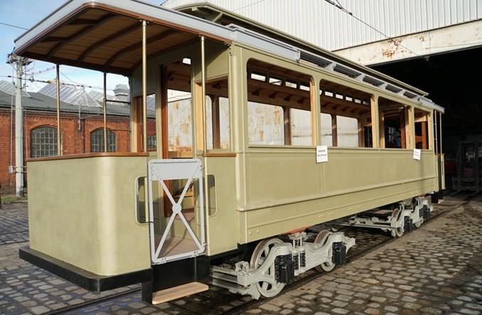 Zabytkowy tramwaj Maximum z 1901 r. w remoncie