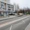 Warszawa: Nowy przystanek. Bez zatoki, za to z separatorem Warszawa: Nowy przystanek. Bez zatoki, za to z separatorem