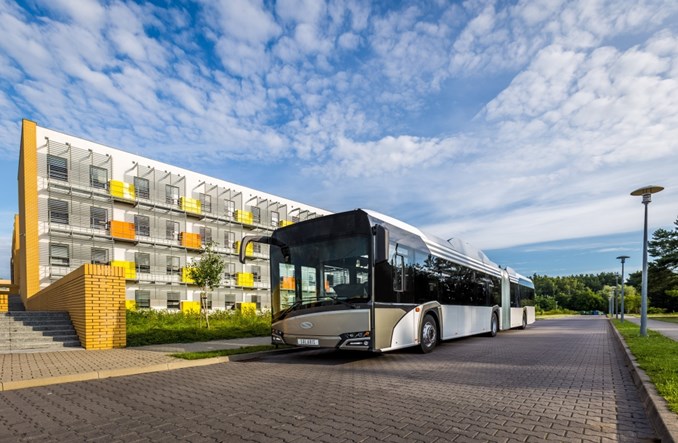 Berlin zamawia przegubowe elektrobusy Solarisa
