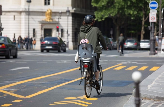 Paryski bulwar Saint-Michel opanowali cykliści Paryski bulwar Saint-Michel opanowali cykliści