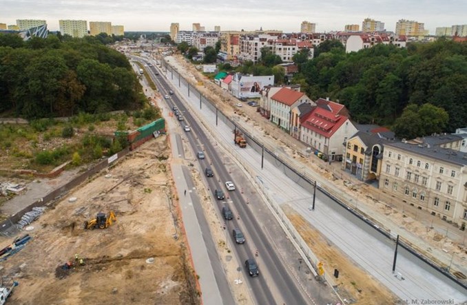 Bydgoszcz: Rozbudowa ul. Kujawskiej. Sieć trakcyjna podwieszona Bydgoszcz: Rozbudowa ul. Kujawskiej. Sieć trakcyjna podwieszona