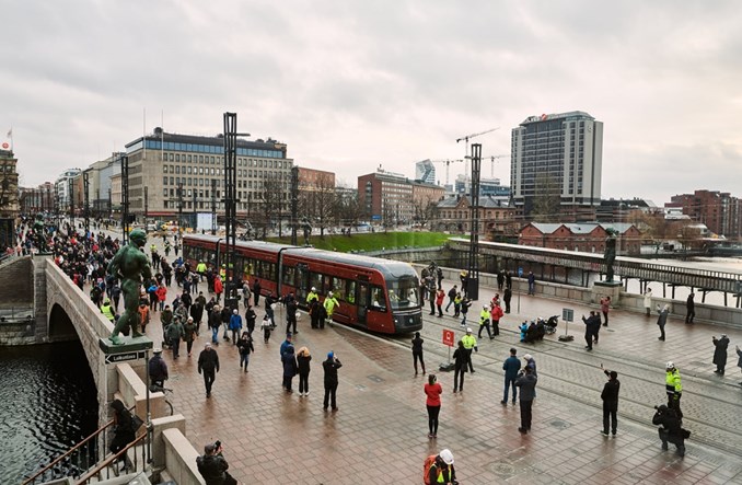 Tampere: Trwają jazdy próbne tramwajów na nowej sieci. Start w 2021 r.
