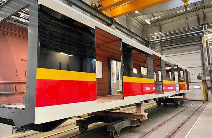 Metro: Pierwsze wagony Škody w warszawskim malowaniu Metro: Pierwsze wagony Škody w warszawskim malowaniu
