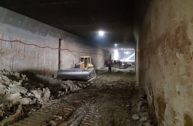 Budowa tunelu tramwajowego w Brnie na półmetku. Pod nadzorem św. Barbary