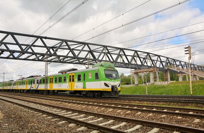 Warszawa Główna: Kładka już na swoim miejscu. Otwarcie w sierpniu Warszawa Główna: Kładka już na swoim miejscu. Otwarcie w sierpniu