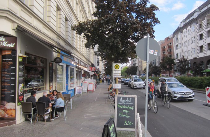  By zrobić zakupy, berlińczycy wybierają własne nogi, komunikację lub rower. Samochód prawie się nie liczy