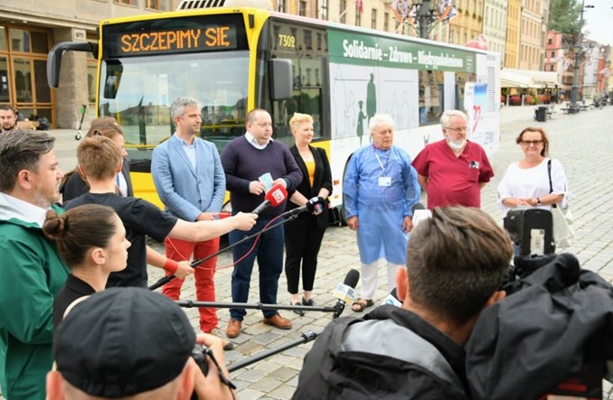 MPK Wrocław odpowiada na wandalizm antyszczepionkowców. Prezes funduje nagrodę MPK Wrocław odpowiada na wandalizm antyszczepionkowców. Prezes funduje nagrodę