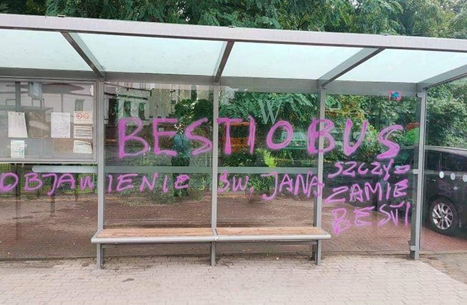 MPK Wrocław odpowiada na wandalizm antyszczepionkowców. Prezes funduje nagrodę MPK Wrocław odpowiada na wandalizm antyszczepionkowców. Prezes funduje nagrodę