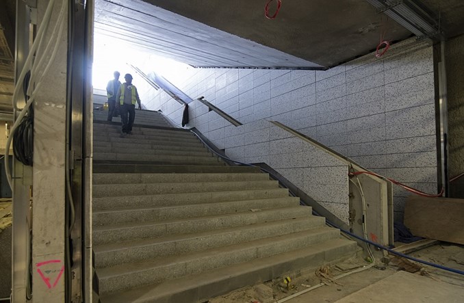 Metro na Bródno: Niemal połowa torowiska już ułożona