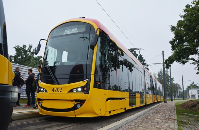 Warszawa: Tramwaj Hyundai w przedpremierowym przejeździe