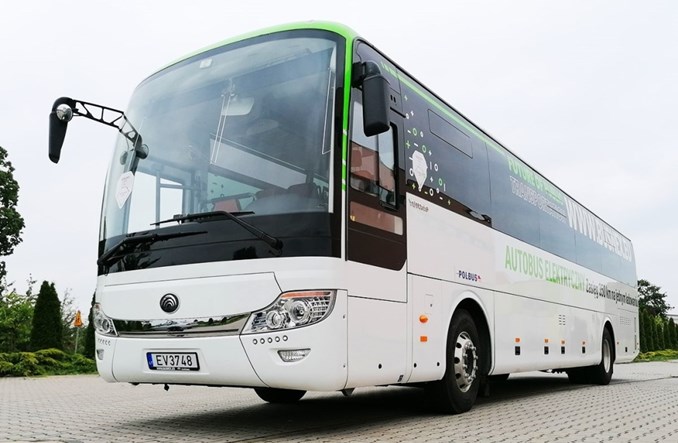 Szkolne elektrobusy z Chin trafią do dwóch kolejnych gmin. Umowy podpisane 