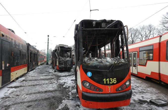 Gdańsk: Pożar w zajezdni Nowy Port. Spalone i nadpalone tramwaje, w tym Jazz