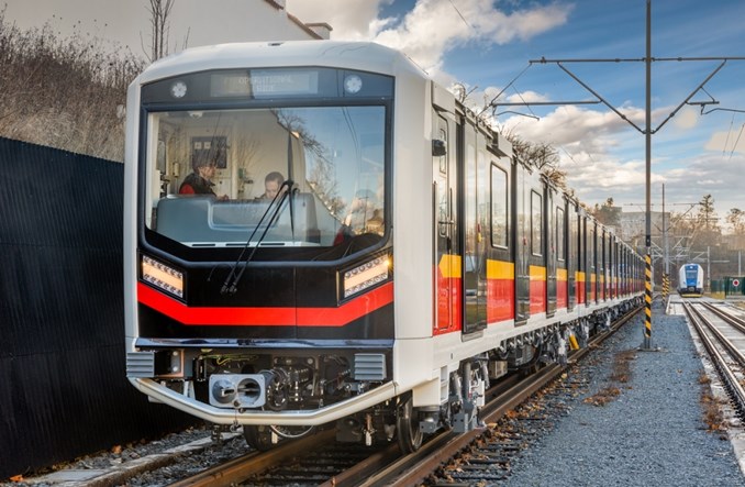 Ruszyły testy nowego pociągu metra dla Warszawy!