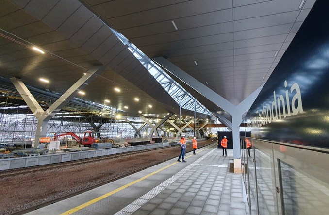 Pociągi odjeżdżają z peronu 6 nowej Warszawy Zachodniej [zdjęcia]