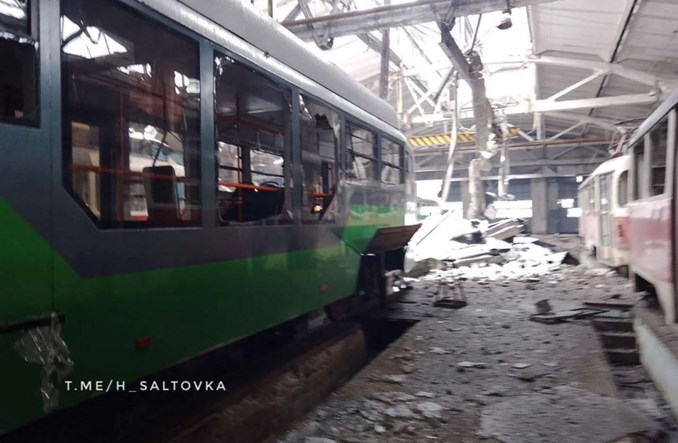 Uszkodzona zajezdnia tramwajowa w Charkowie Uszkodzona zajezdnia tramwajowa w Charkowie