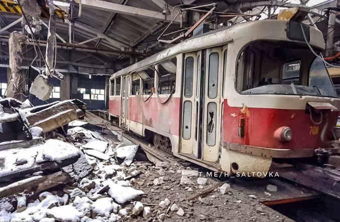 Uszkodzona zajezdnia tramwajowa w Charkowie Uszkodzona zajezdnia tramwajowa w Charkowie