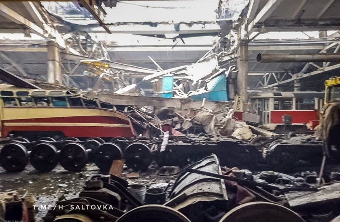 Uszkodzona zajezdnia tramwajowa w Charkowie Uszkodzona zajezdnia tramwajowa w Charkowie