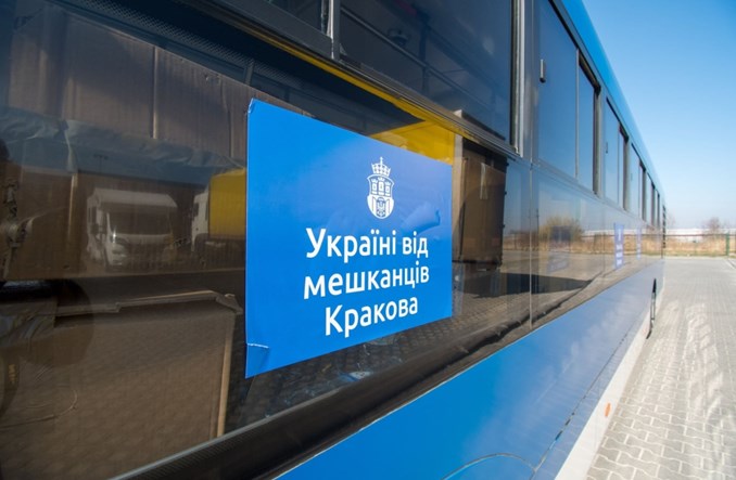 Kraków przekaże do Lwowa pięć starych Solarisów z darami Kraków przekaże do Lwowa pięć starych Solarisów z darami