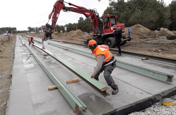 Toruń: Coraz więcej torów na budowie trasy tramwajowej do os. JAR