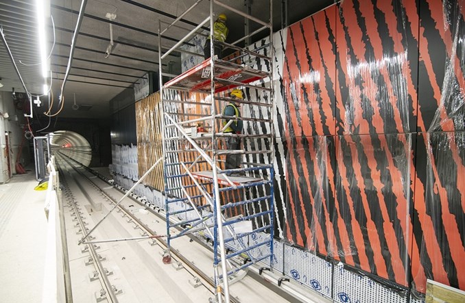 Metro na Bródno zwróci uwagę barwnymi ścianami zatorowymi