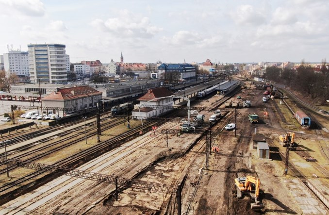 Ruszyła rozbiórka pierwszego z peronów stacji Olsztyn Główny. Pociągi z Elbląga w krótszej relacji
