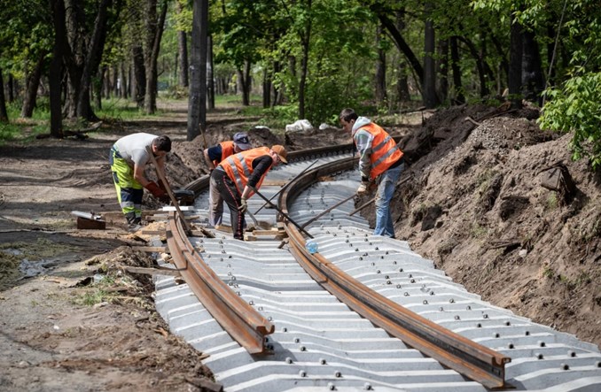 Kijów naprawia uszkodzoną linię tramwajową do Puszczy Wodyci Kijów naprawia uszkodzoną linię tramwajową do Puszczy Wodyci