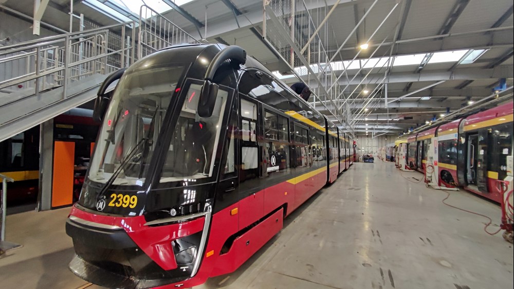 Łódź. Pożar w zajezdni MPK, zapalił się jeden z tramwajów
