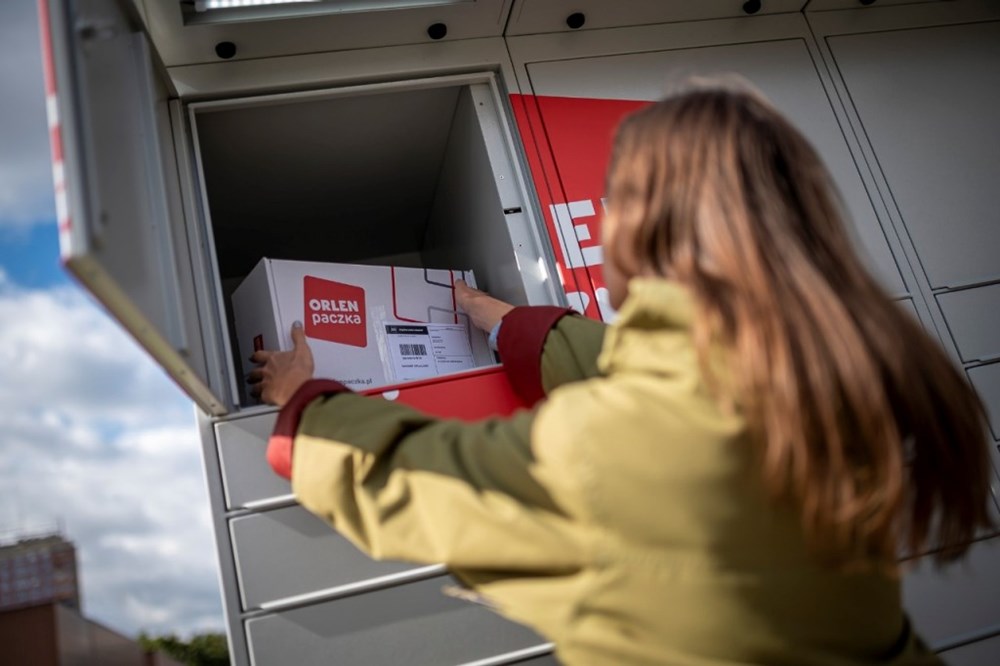 Miasta kontra rynek: kto reguluje rozwój e-commerce w przestrzeni publicznej?