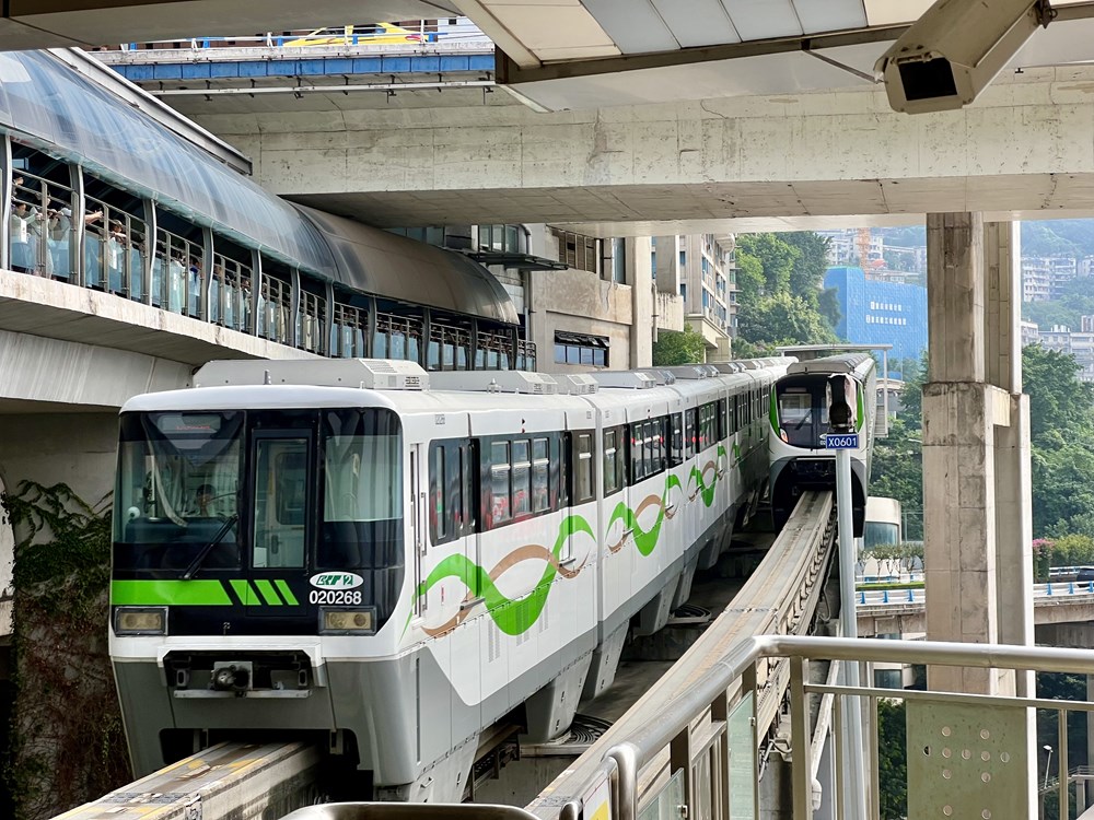 Chongqing. Stacja metra Liziba na 8. piętrze budynku