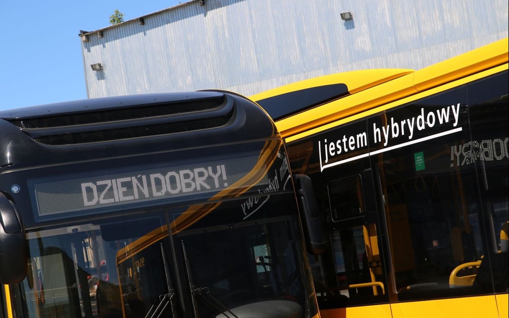 ReloBus z miliardowym kontraktem w Warszawie. 108 nowych autobusów hybrydowych