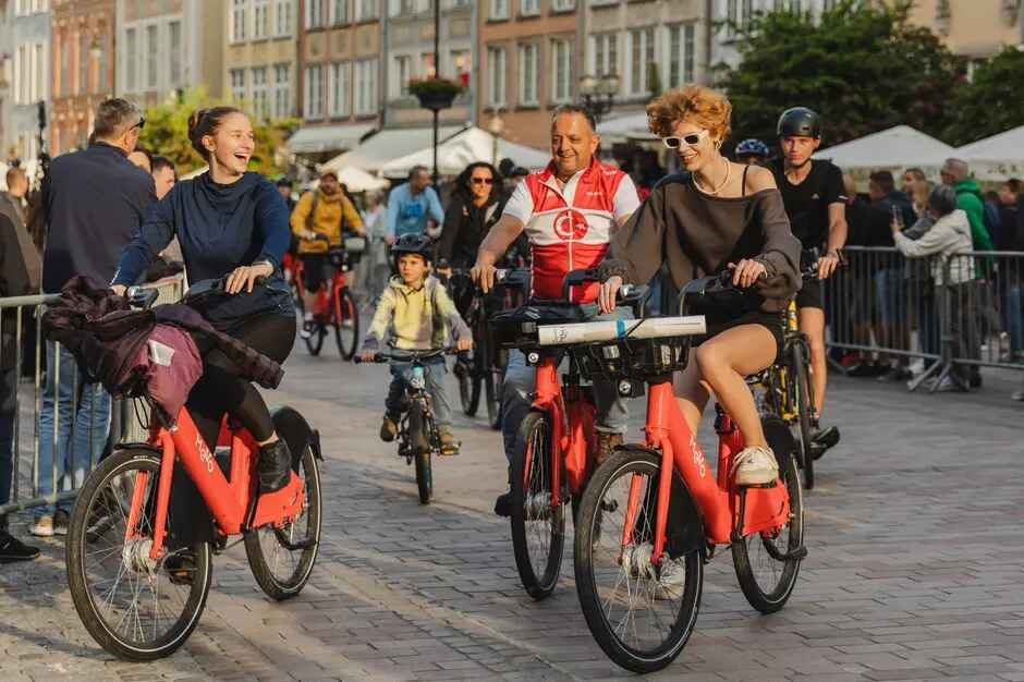 Mevo. To już dwa lata z czerwonymi rowerami w metropolii