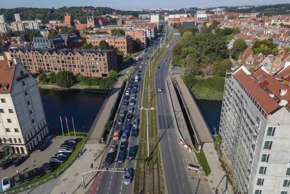 Przebudowa torowiska na Podwalu Przedmiejskim i mostu nad Starą Motławą - są oferty