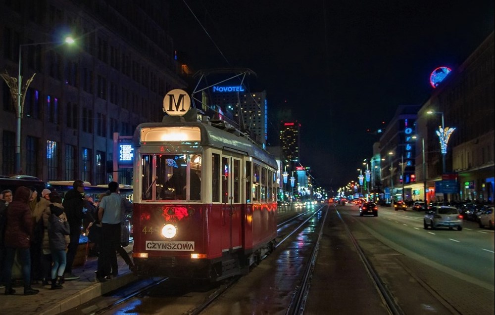 Mikołajkowa linia tramwajowa na warszawskich torach