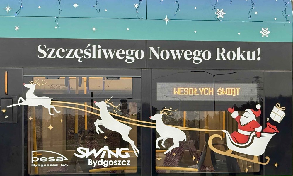 Na tory Bydgoszczy wyjechał nowy, świąteczno-mikołajkowy tramwaj Swing