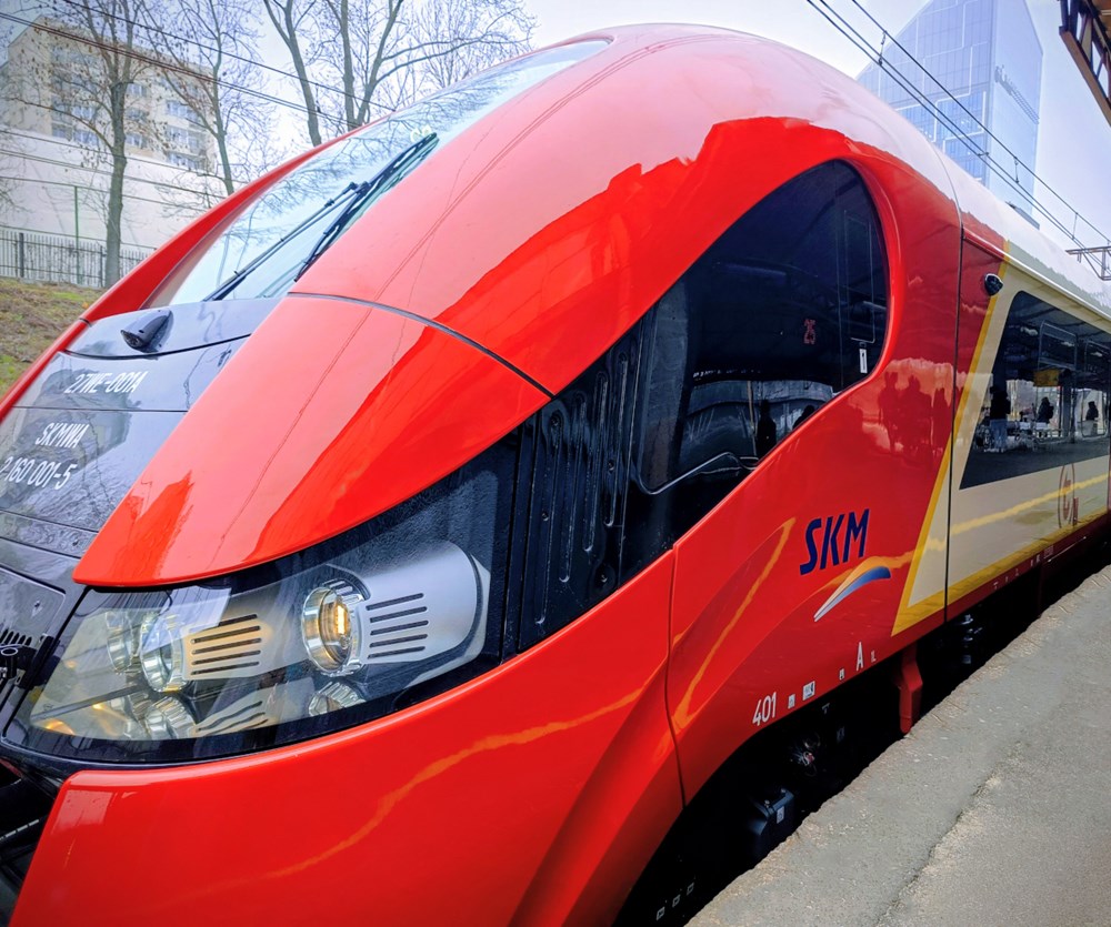 Pierwszy pociąg SKM po generalnym remoncie już na warszawskich torach