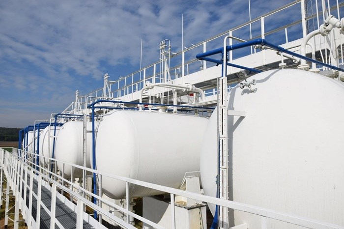 Bezpieczny transport gazu płynnego – rola nowoczesnych autocystern i systemów obsługi