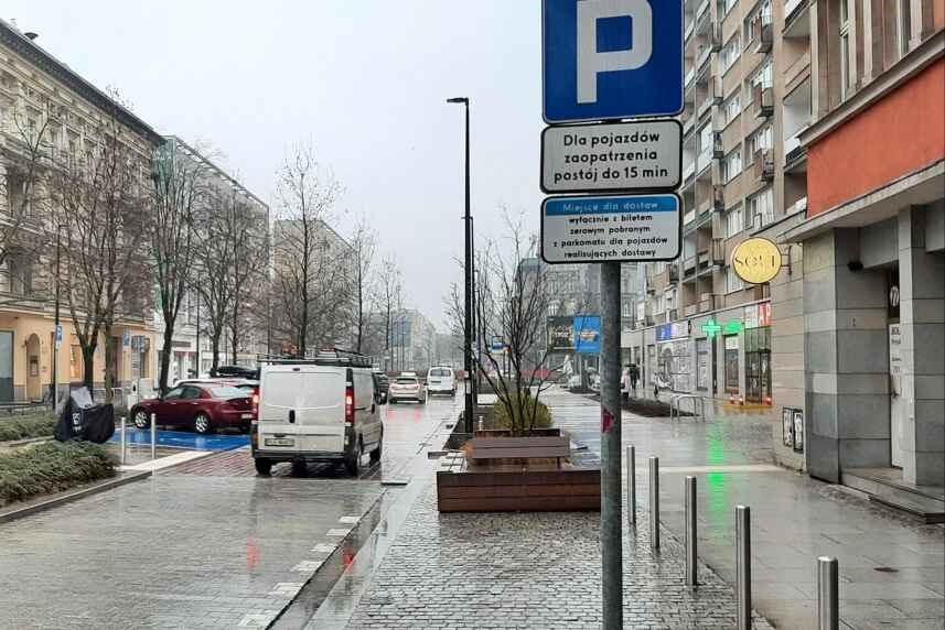 Szczecin. Dodatkowe oznakowanie miejsc dla dostawców w strefach płatnego parkowania