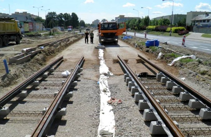 Warszawa: Budowa tramwaju na Tarchomin na półmetku