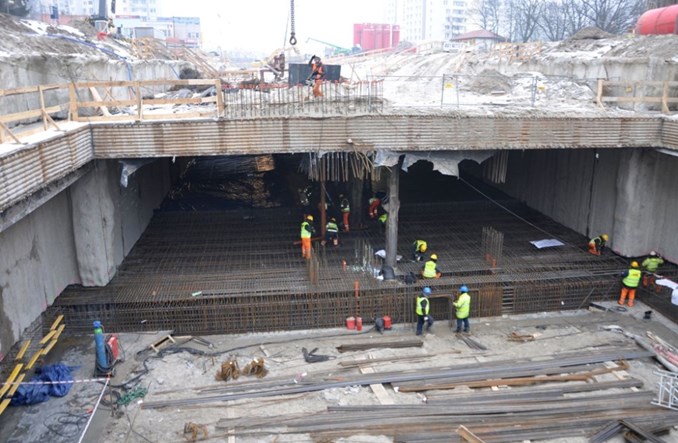Metro na Targówek: Na Trockiej wre praca pod stropem
